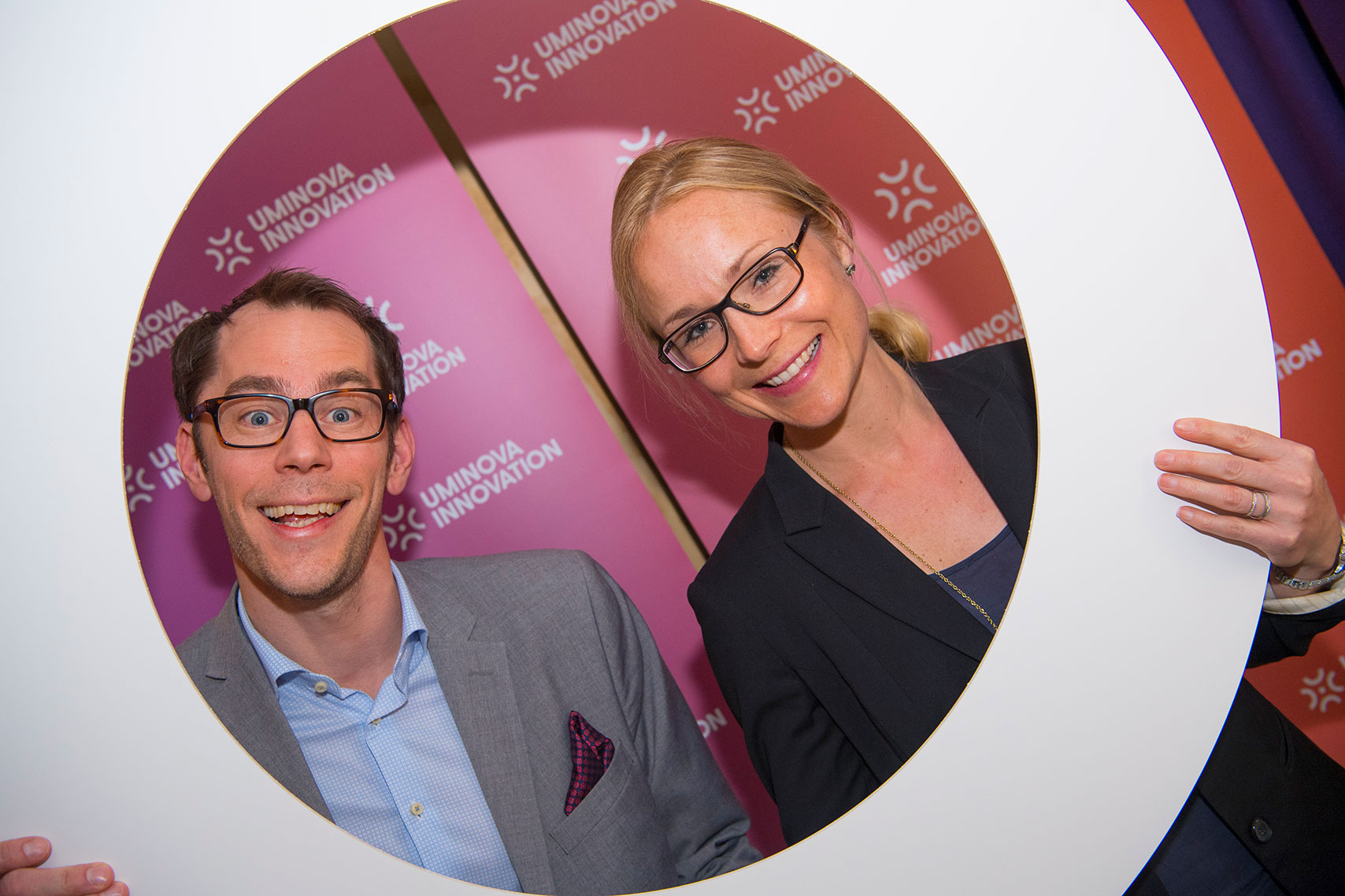 Sandra Finér var nyligen med när Uminova Innovation lanserade sin nya kommunikationsdesign. På bilden tillsammans med Peter Bäckström, affärsutvecklare på Uminova Innovation och Enterprise Europe Network, EEN.