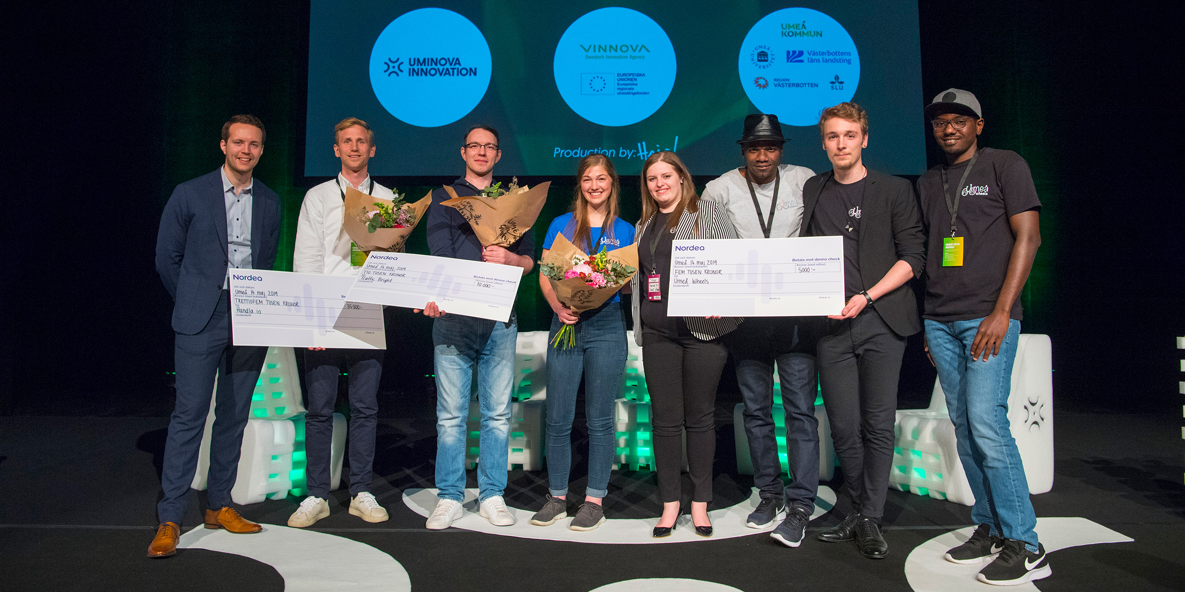 Alla tre finalistbolagen från Startupprogrammet. Från vänster Victor Ericson, Nordea, Tommy Ericson, Handla, Johan Rautio, Traffic Bright, samt Umeå Wheels med Aamer Barood, Alexander Pinet-Eve , Isabella Larsson, Megi Ibi.